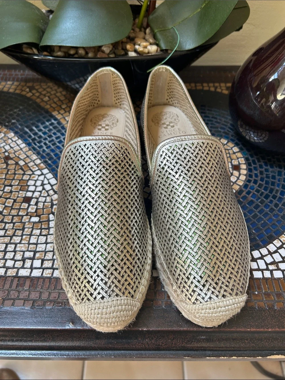 Vince Camuto Women’s Hamorra Laser Cut Metallic Gold Espadrilles size 10M